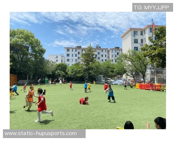 我和小伙伴们的一年级足球快乐时光 我和小伙伴们的一年级足球快乐时光